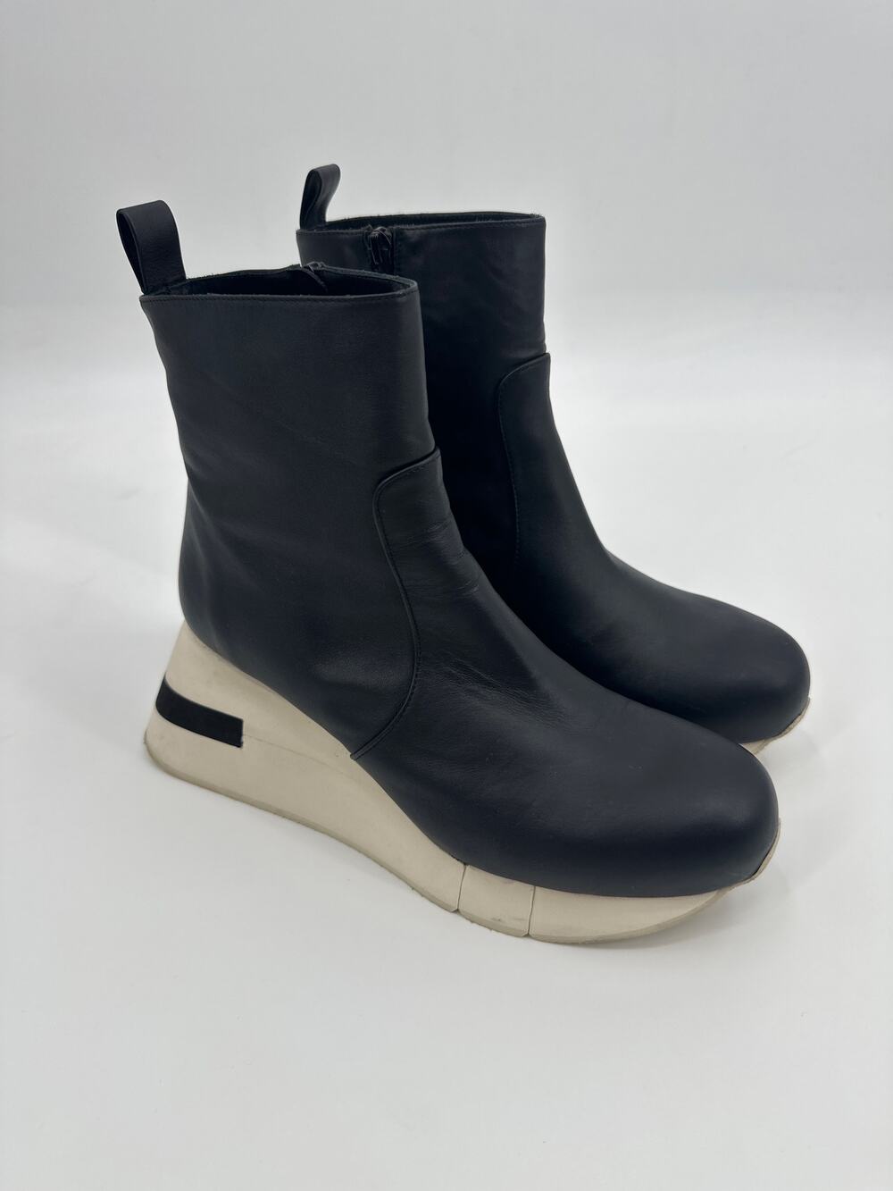 Paloma Barcelo Enif Iris Black Platform Leather Chelsea Boot Size 41/ US 10.5
